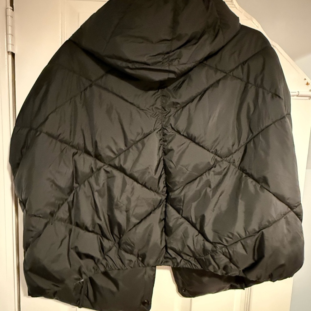 Aerie Black Quilted Vest - Picture 2 of 3